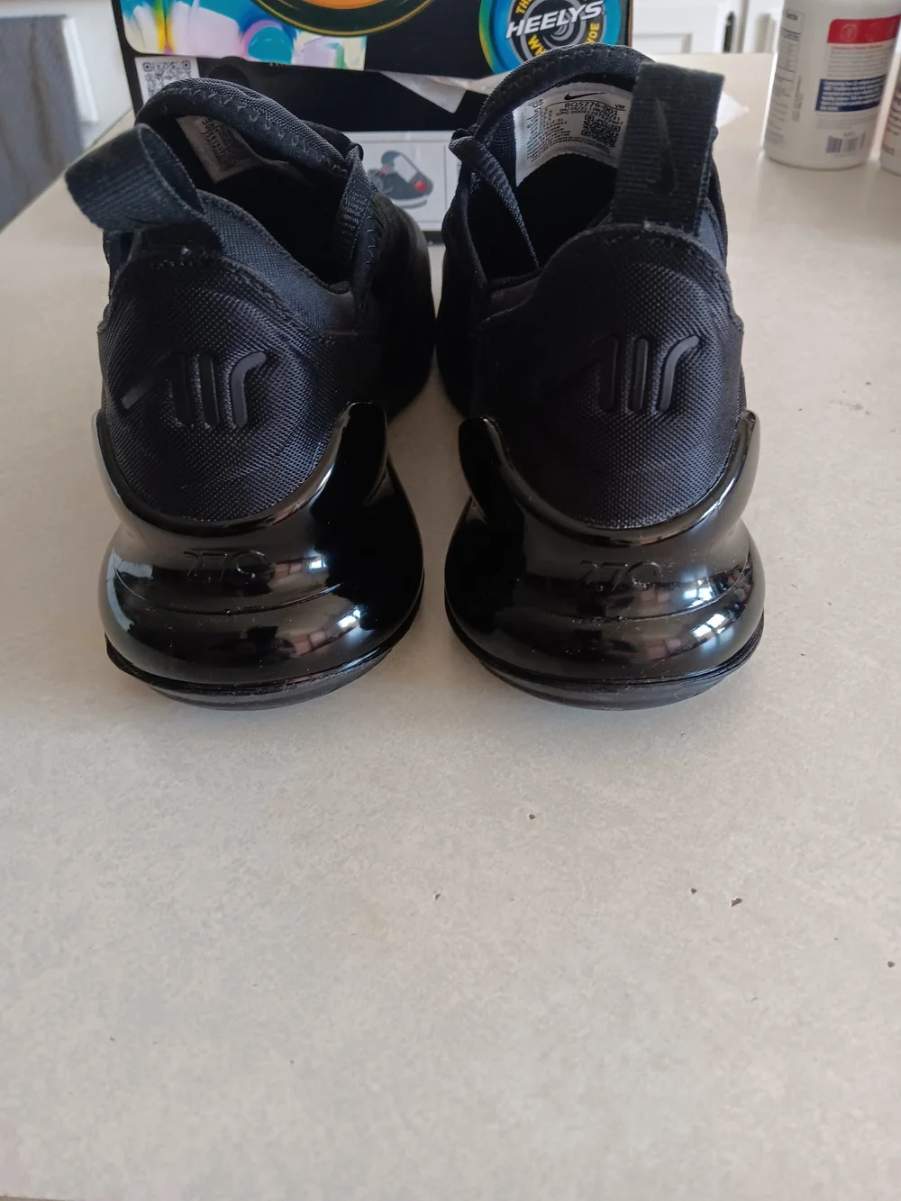 Nike Air Max 270 Boys  Running Shoes - Black Size 7Y.